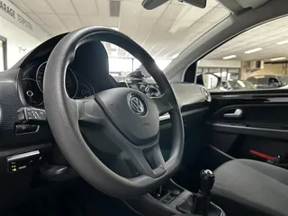 Volkswagen UP! 8